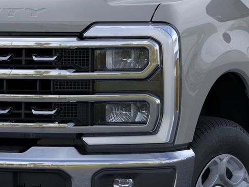 New 2026 Ford F250 XLT w/ XLT Premium Package AWD/4WD image 18