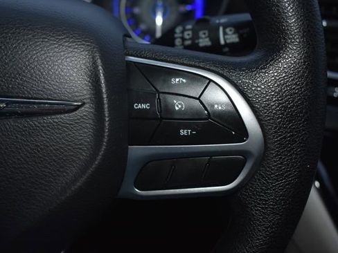 Used 2020 Chrysler Voyager L image 19