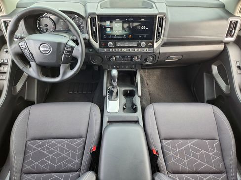 Used 2025 Nissan Frontier SV w/ SV Convenience Package image 28