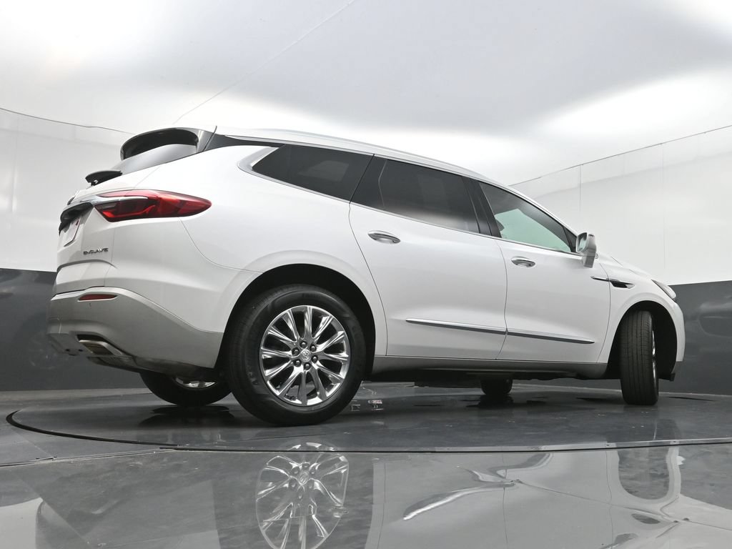 Used 2018 Buick Enclave Premium w/ Experience Buick Package FWD image 32