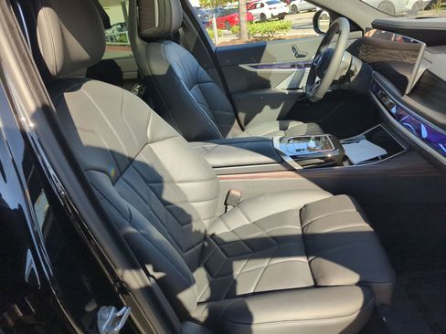 Used 2024 BMW i7 M70 w/ Executive Package image 37