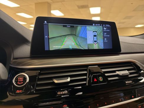 Used 2020 BMW M550i xDrive M550i xDrive w/ Executive Package image 18