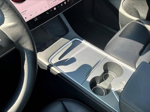 Used 2021 Tesla Model Y Long Range image 15