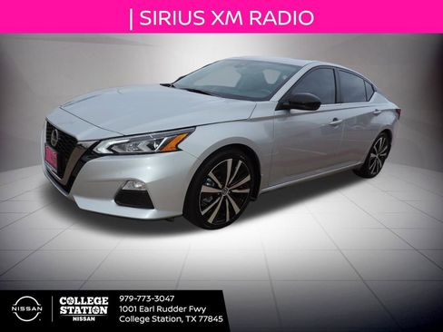 Certified 2021 Nissan Altima 2.5 SR w/ SR Premium Package image 8