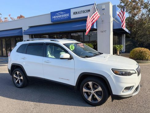 Used 2019 Jeep Cherokee Limited FWD image 15