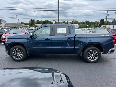 Used 2022 Chevrolet Silverado 1500 LT AWD/4WD image 2