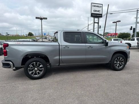 Used 2023 Chevrolet Silverado 1500 LT AWD/4WD image 17