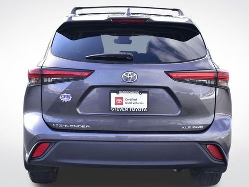 Certified 2021 Toyota Highlander XLE image 8