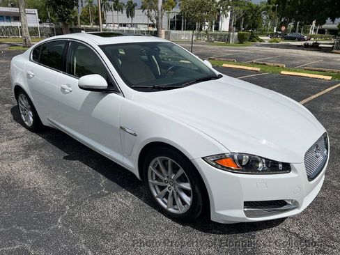 Used 2013 Jaguar XF image 2