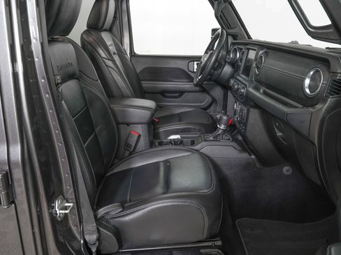 Used 2019 Jeep Wrangler Unlimited Sahara AWD/4WD image 8