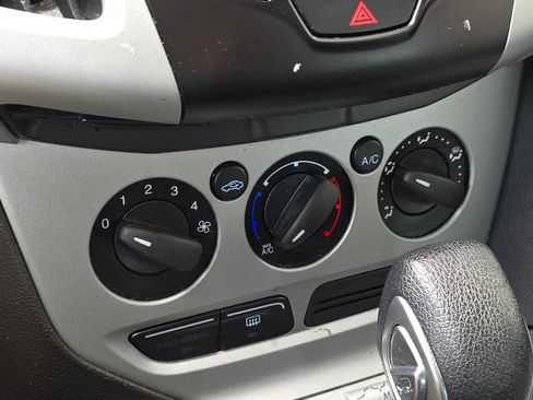 Used 2014 Ford Focus SE w/ SE Sport Package FWD image 19