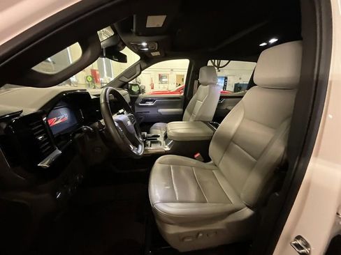 Used 2025 Chevrolet Silverado 1500 LTZ image 4