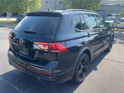Used 2024 Volkswagen Tiguan SE R-Line AWD/4WD image 4