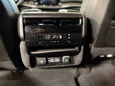 Used 2022 Jeep Wagoneer Series I w/ Convenience Group I AWD/4WD image 17