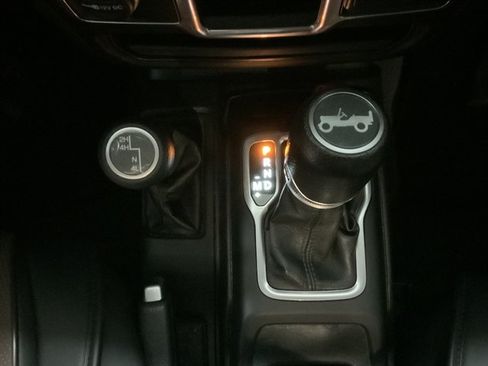 Used 2018 Jeep Wrangler Unlimited Sport AWD/4WD image 29