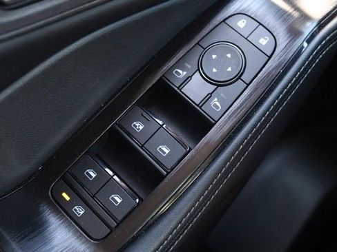 Certified 2025 Nissan Rogue SV AWD/4WD image 17