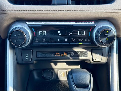 Used 2024 Toyota RAV4 XLE FWD image 31