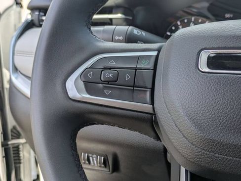 Used 2025 Jeep Compass Limited AWD/4WD image 16