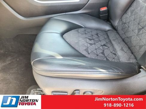 Used 2024 Toyota Highlander XLE image 25