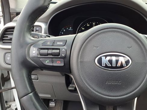 Used 2017 Kia Sorento SX image 29