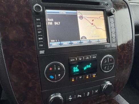 Used 2013 GMC Yukon XL Denali image 21