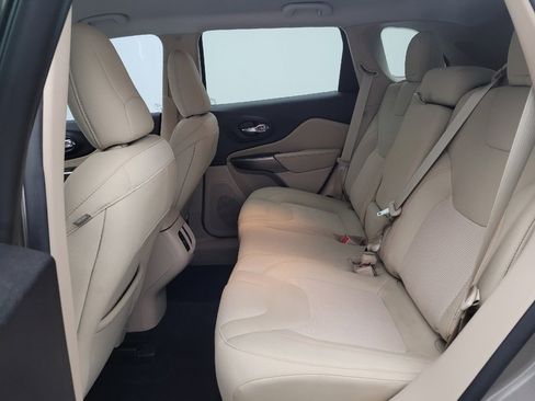 Used 2021 Jeep Cherokee Latitude image 18