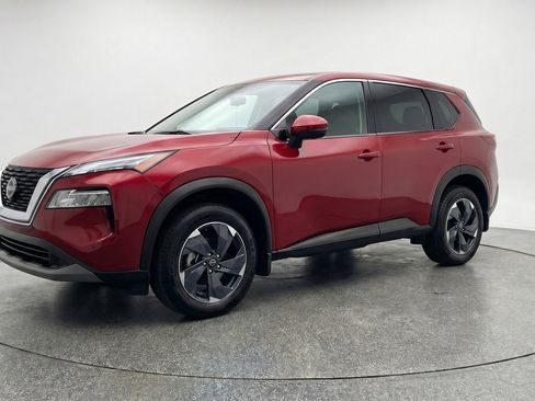 Used 2025 Nissan Rogue SV image 3