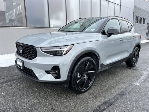 New 2026 Volvo XC40 B5 Ultra w/ Climate Package image 4