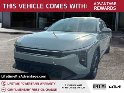 New 2025 Kia K4 LXS