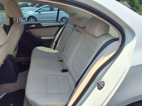 Used 2011 Volkswagen Jetta TDI FWD image 10