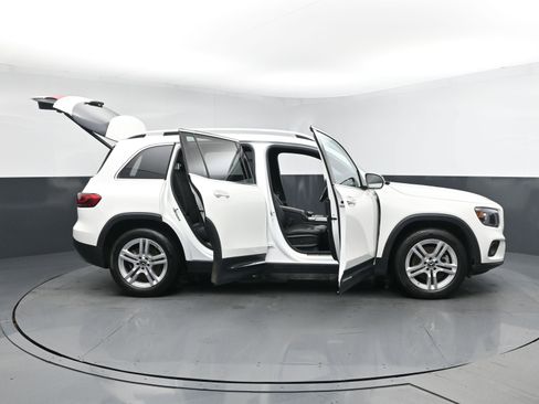 Used 2021 Mercedes-Benz GLB 250 4MATIC w/ Premium Package image 26