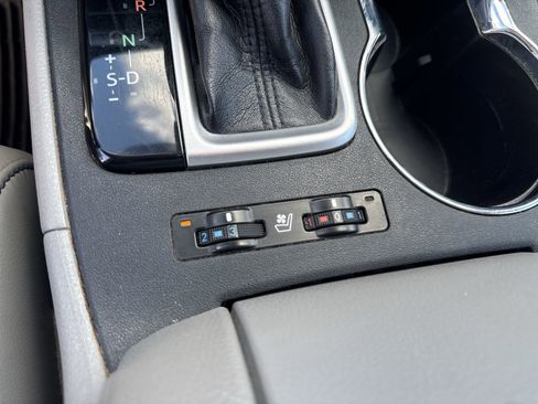 Used 2019 Toyota Highlander Limited image 26