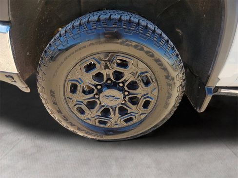 Used 2024 Chevrolet Silverado 2500 LTZ w/ LTZ Convenience Package image 10