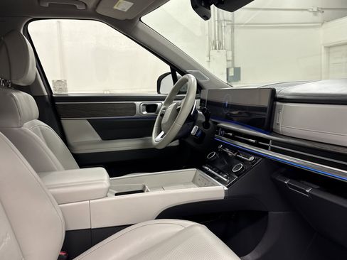 Used 2025 Hyundai Santa Fe Limited image 22