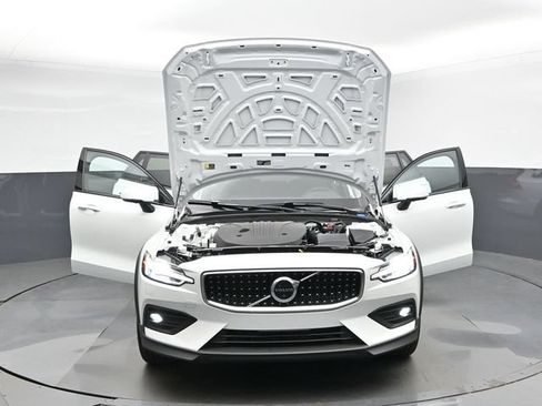 New 2026 Volvo V60 B5 Cross Country Plus w/ Climate Package AWD/4WD image 53