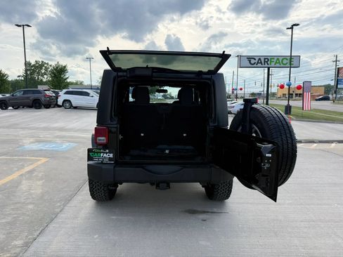 Used 2018 Jeep Wrangler Sport AWD/4WD image 12