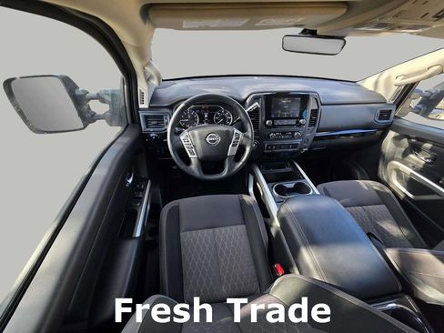 Used 2024 Nissan Titan SV w/ SV Convenience Package image 11