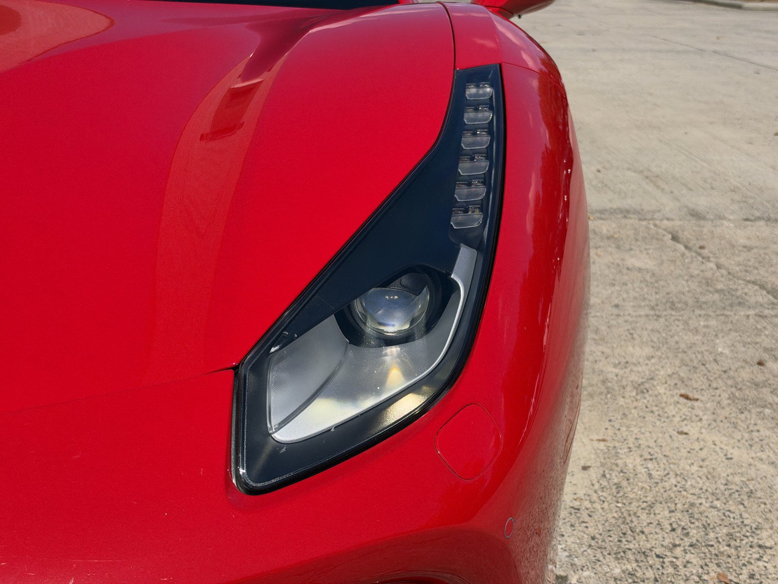 Used 2017 Ferrari 488 GTB RWD image 14