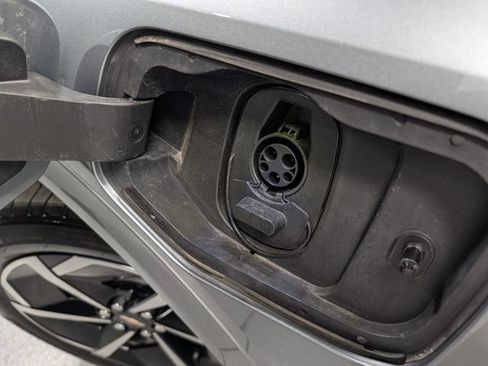 Used 2024 Chevrolet Equinox EV LT FWD image 9