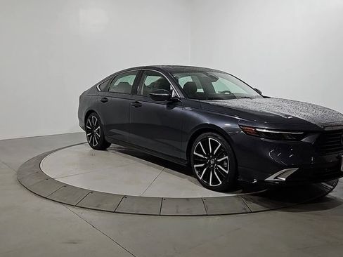 Used 2023 Honda Accord Touring image 7