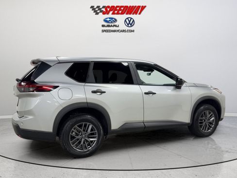 Used 2024 Nissan Rogue S FWD image 5