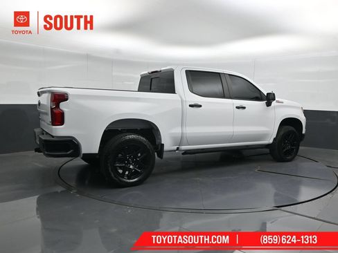 Used 2025 Chevrolet Silverado 1500 LT Trail Boss w/ Convenience Package II AWD/4WD image 2
