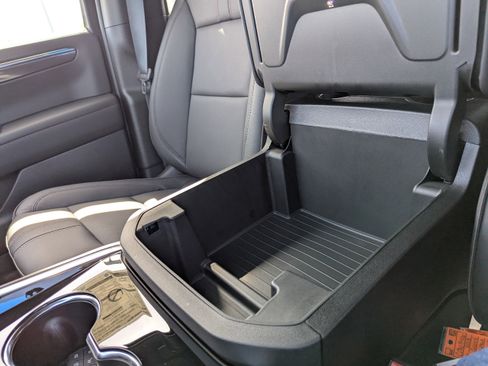 New 2026 Chevrolet Suburban RST image 27