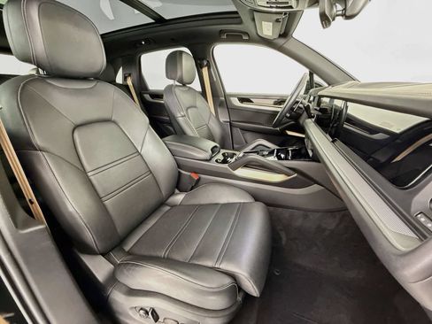 Certified 2024 Porsche Cayenne AWD/4WD image 29