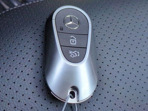 Used 2026 Mercedes-Benz GLC 300 image 29