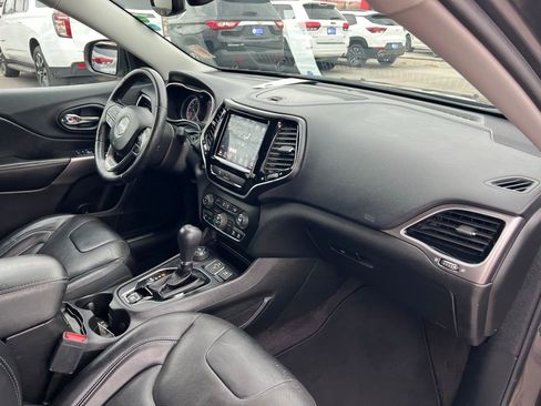 Used 2019 Jeep Cherokee Limited image 24