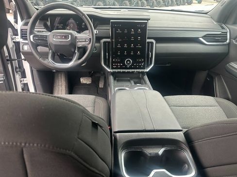 Used 2025 GMC Acadia Elevation image 21