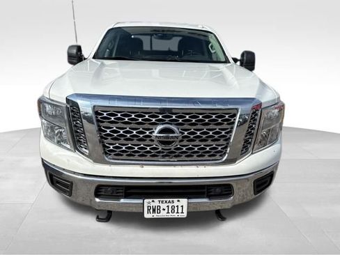 Used 2018 Nissan Titan SV w/ SV Convenience Package image 3