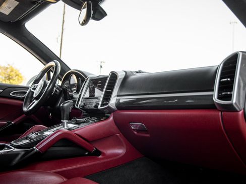 Certified 2018 Porsche Cayenne Turbo image 47