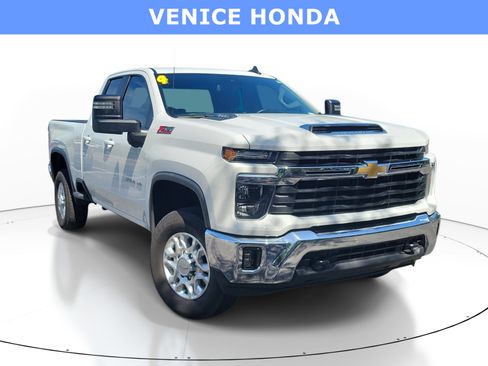 Used 2024 Chevrolet Silverado 2500 LT AWD/4WD image 1